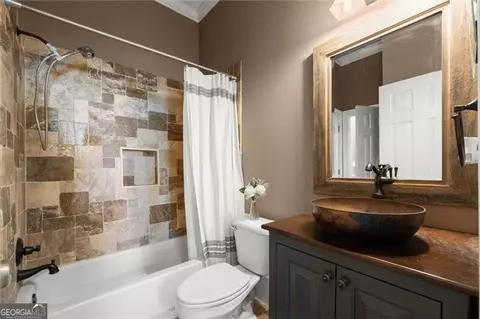 Bath - 8925 Pinehurst Cv, Duluth, GA 30097 photo 1 of 6