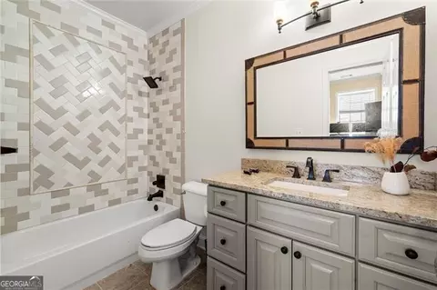 Bath - 8925 Pinehurst Cv, Duluth, GA 30097 photo 5 of 6