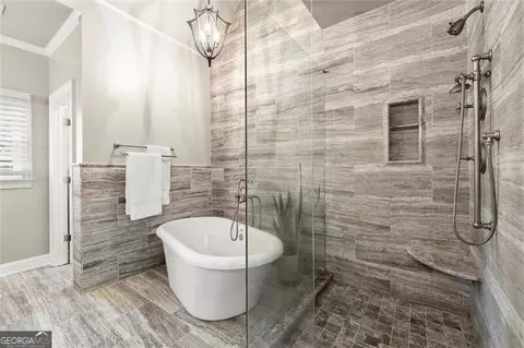 Bath - 8925 Pinehurst Cv, Duluth, GA 30097 photo 2 of 6