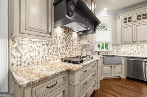 Kitchen - 8925 Pinehurst Cv, Duluth, GA 30097 photo 2 of 6