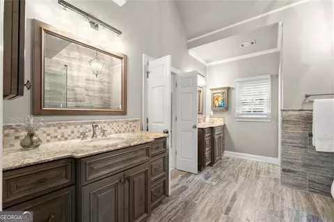 Bath - 8925 Pinehurst Cv, Duluth, GA 30097 photo 3 of 6