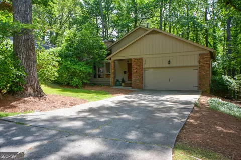 270 Lakeview Rdg W, Roswell, GA 30076