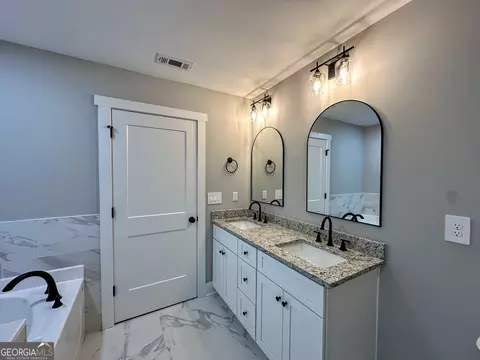 Bath - 72 Pollard Rd, Temple, GA 30179 photo 7 of 11