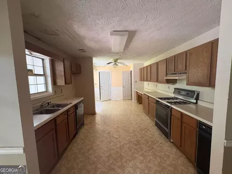 Entry Way - 75 W Sycamore Ct, Covington, GA 30016 photo 2 of 4