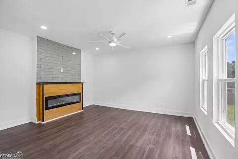 Living - 35 Fourwood Dr, Covington, GA 30016 photo 6 of 7