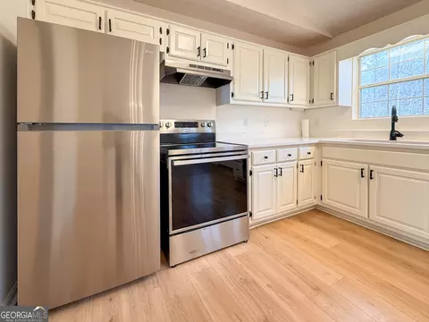 Kitchen - 1492 Highway 198, Carnesville, GA 30521 photo 3 of 3