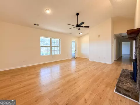 Living - 1492 Highway 198, Carnesville, GA 30521 photo 2 of 3
