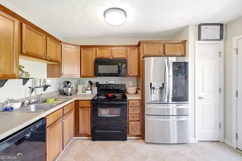 Kitchen - 121 Crest View Dr, Carnesville, GA 30521 photo 3 of 4