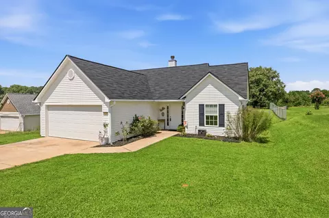 Exterior - 121 Crest View Dr, Carnesville, GA 30521 photo 2 of 5