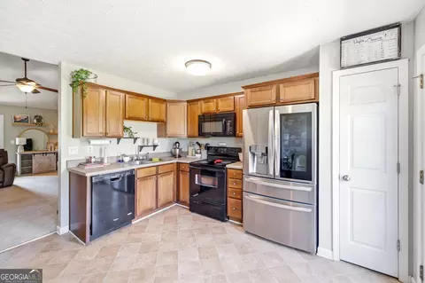 Kitchen - 121 Crest View Dr, Carnesville, GA 30521 photo 2 of 4