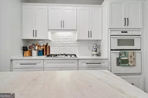 Kitchen - 205 Hedgewick Way, Tyrone, GA 30290 photo 5 of 7