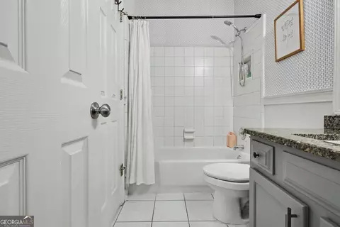 Bath - 205 Hedgewick Way, Tyrone, GA 30290 photo 8 of 11