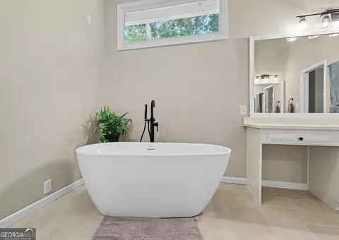 Bath - 205 Hedgewick Way, Tyrone, GA 30290 photo 6 of 11