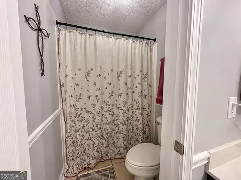 Bath - 101 Drew Dr, Lagrange, GA 30241 photo 6 of 7