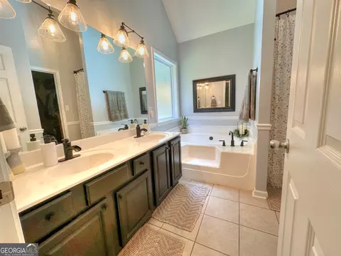 Bath - 101 Drew Dr, Lagrange, GA 30241 photo 1 of 7