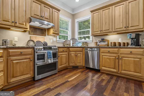 Kitchen - 1041 Spring Lake Dr, Bishop, GA 30621 photo 8 of 8