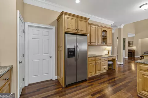 Kitchen - 1041 Spring Lake Dr, Bishop, GA 30621 photo 5 of 8