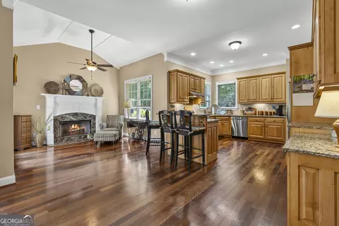 Kitchen - 1041 Spring Lake Dr, Bishop, GA 30621 photo 1 of 8
