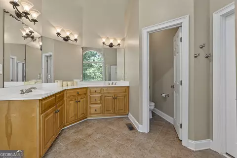Bath - 1041 Spring Lake Dr, Bishop, GA 30621 photo 3 of 6