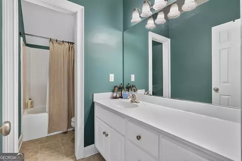 Bath - 1041 Spring Lake Dr, Bishop, GA 30621 photo 5 of 6