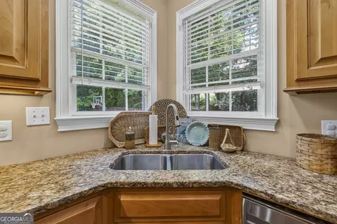 Kitchen - 1041 Spring Lake Dr, Bishop, GA 30621 photo 7 of 8