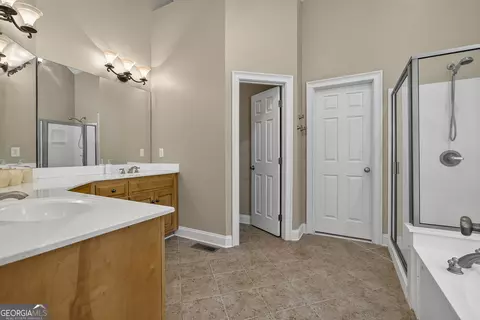 Bath - 1041 Spring Lake Dr, Bishop, GA 30621 photo 1 of 6