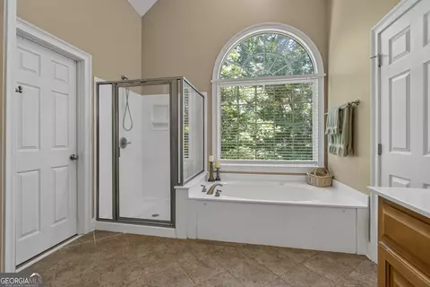 Bath - 1041 Spring Lake Dr, Bishop, GA 30621 photo 4 of 6