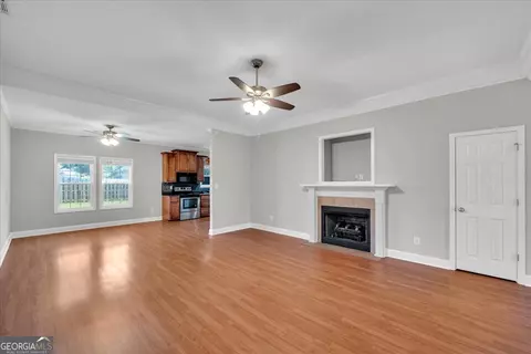 Living - 109 Ritz Ln, Perry, GA 31069 photo 2 of 8