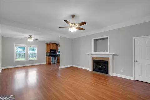 Living - 109 Ritz Ln, Perry, GA 31069 photo 6 of 8