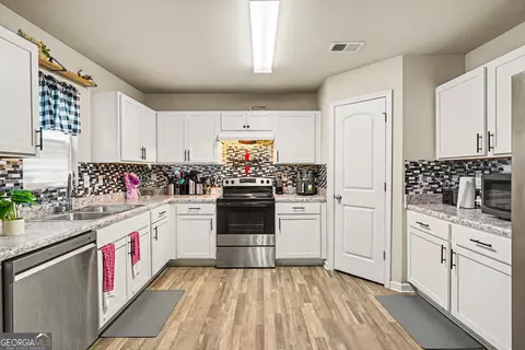 Kitchen - 20 Natures Trl, Covington, GA 30016 photo 2 of 4