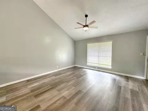 Living - 100 Teaver Ct, Lagrange, GA 30240 photo 2 of 3