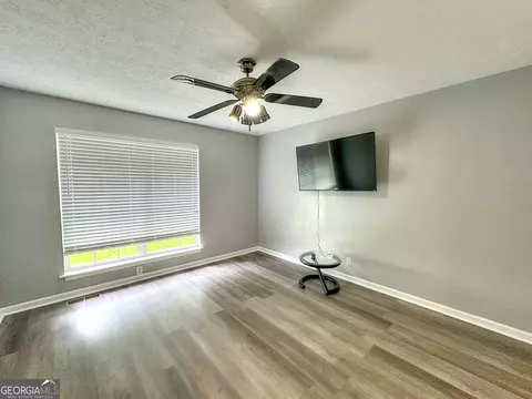 Living - 100 Teaver Ct, Lagrange, GA 30240 photo 3 of 3