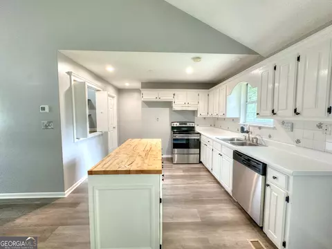Kitchen - 100 Teaver Ct, Lagrange, GA 30240 photo 1 of 2
