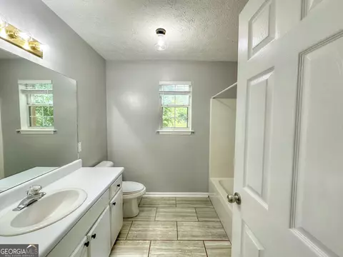 Bath - 100 Teaver Ct, Lagrange, GA 30240 photo 3 of 4