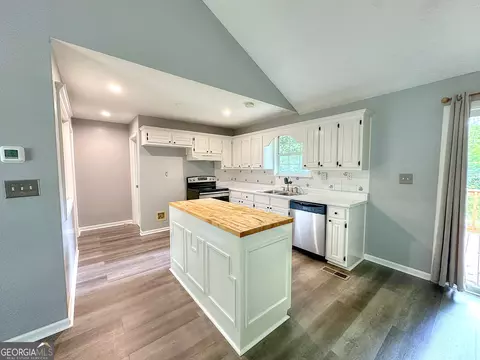Kitchen - 100 Teaver Ct, Lagrange, GA 30240 photo 2 of 2
