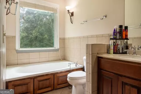 Bath - 978 Stark Rd, Jackson, GA 30233 photo 3 of 4