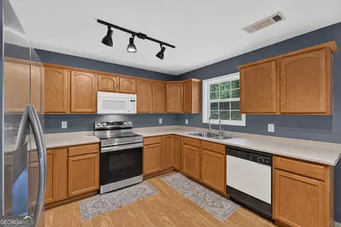 Kitchen - 3548 Lakeview Dr, Gainesville, GA 30501 photo 2 of 5
