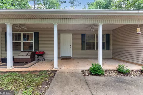 Exterior - 3548 Lakeview Dr, Gainesville, GA 30501 photo 2 of 8