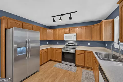 Kitchen - 3548 Lakeview Dr, Gainesville, GA 30501 photo 4 of 5