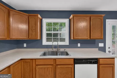 Kitchen - 3548 Lakeview Dr, Gainesville, GA 30501 photo 5 of 5