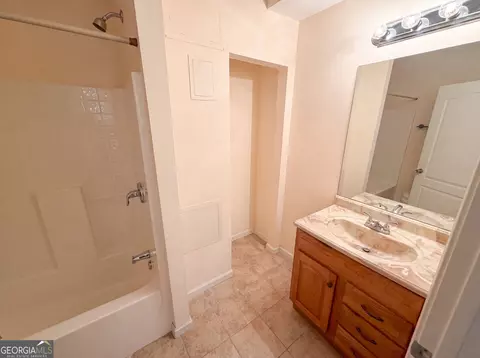 Bath - 3612 Brookefall Ct, Suwanee, GA 30024 photo 2 of 4