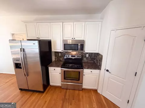 Kitchen - 3612 Brookefall Ct, Suwanee, GA 30024 photo 3 of 5