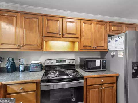 Kitchen - 150 Knights Cir, Covington, GA 30016 photo 4 of 4