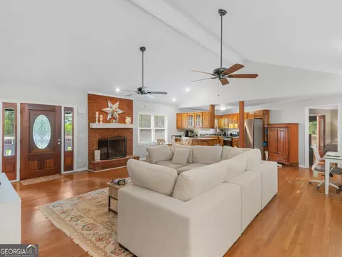 Living - 150 Knights Cir, Covington, GA 30016 photo 1 of 2