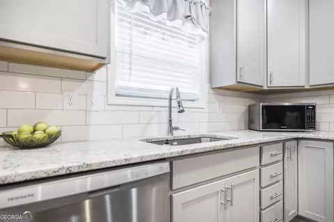 Kitchen - 4580 Capulet Ct, Forsyth, GA 31029 photo 4 of 4