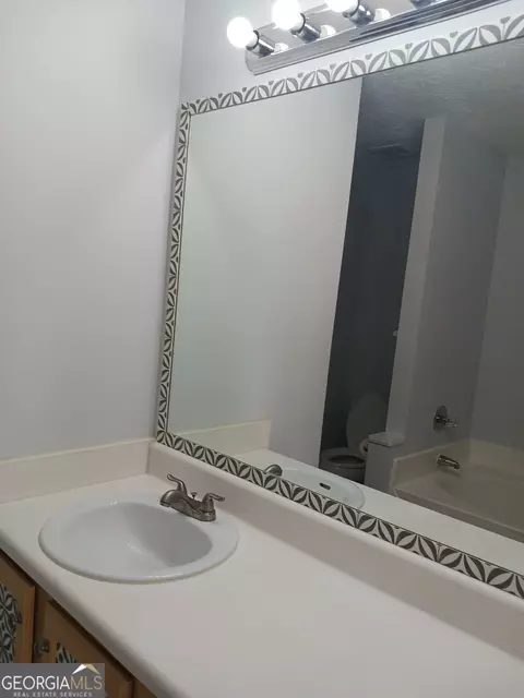 Bath - 6220 Harvard Ct, Morrow, GA 30260 photo 1 of 3