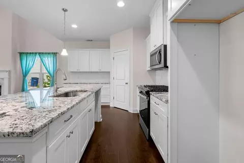 Kitchen - 338 Lana Ln, Lagrange, GA 30241 photo 3 of 4