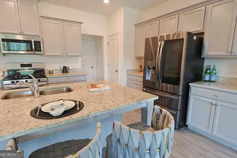 Kitchen - 532 Sausalito Walk, Suwanee, GA 30024 photo 4 of 5