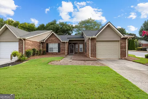 180 Monmouth Dr, Fayetteville, GA 30214