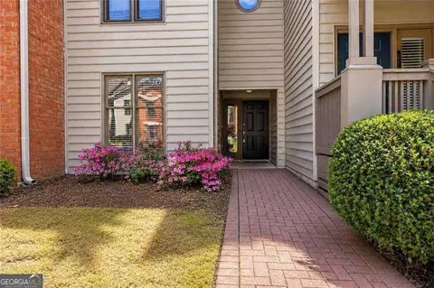 507 Garden Ct, Atlanta, GA 30328